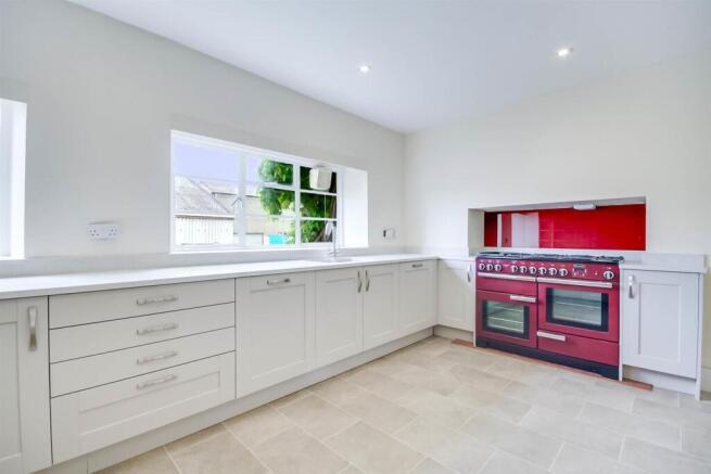 Kitchen 2.jpg