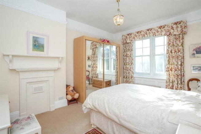 Bedroom 1.jpg