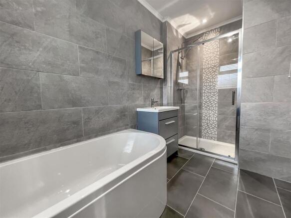 bathroom 1.jpg