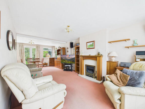 CAM02909G0-PR0500-STILL010