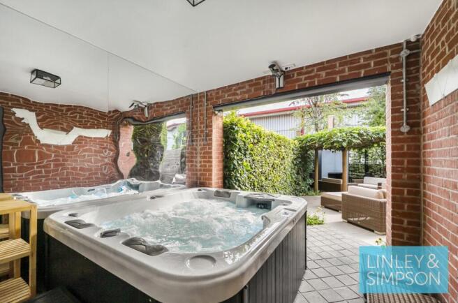 3 bed House for sale Image 4
