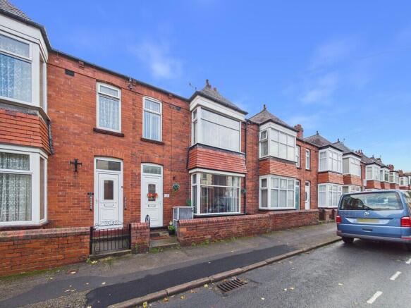5-bed terraced on Oakville Avenue, Scarborough, £240,000