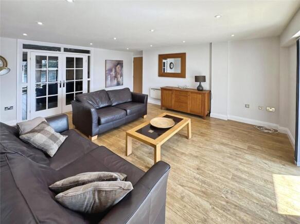 2 bed Flat to rent Image 4