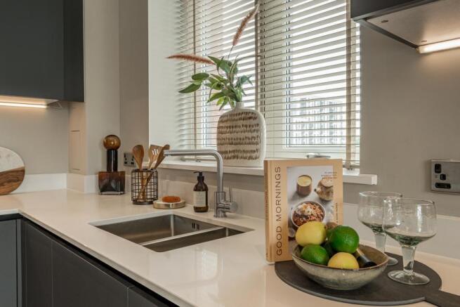 kitchen sink & window close