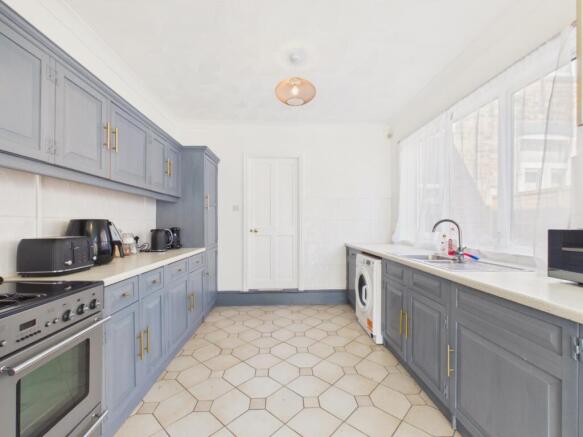 5 bed Terraced for sale Image 4