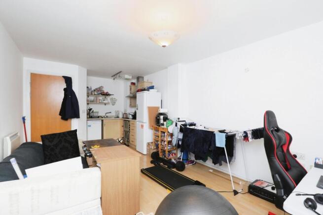 2 bed Flat for sale Image 4
