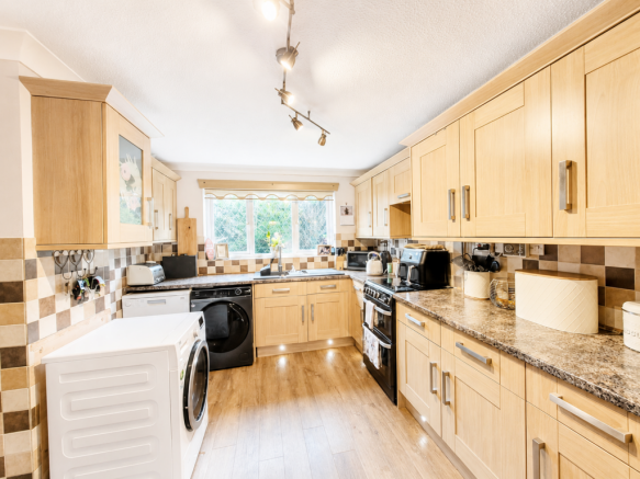 4 bed Detached for sale Image 4