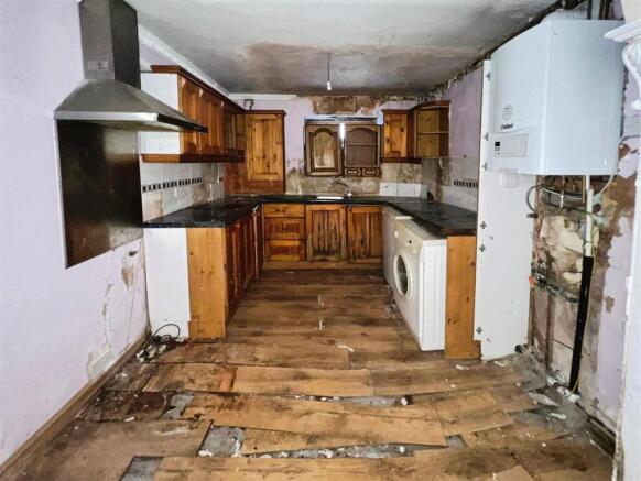 4 bed Terraced for sale Image 8