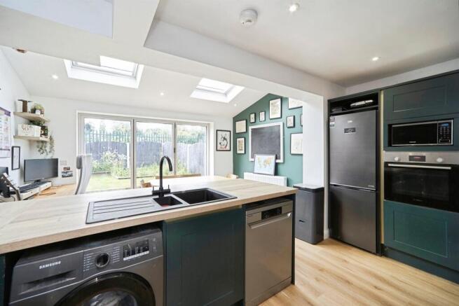 3 bed Semi-Detached for sale Image 4