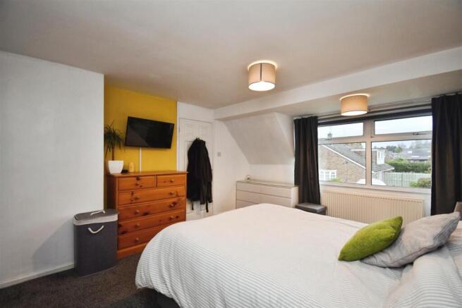 3 bed Semi-Detached Bungalow for sale Image 11