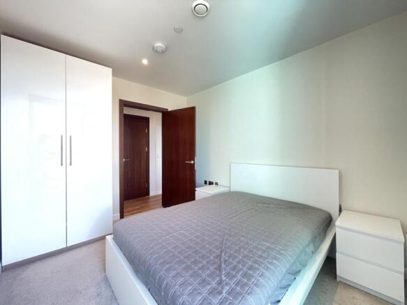2 bed Apartment to rent Image 12