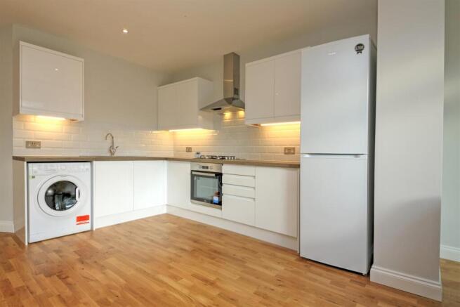 4 Effort Street SW17 kitchen 2.jpg