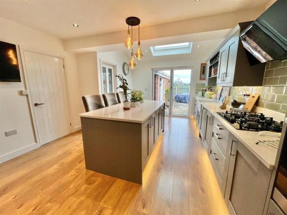 Kitchen - image two.jpg