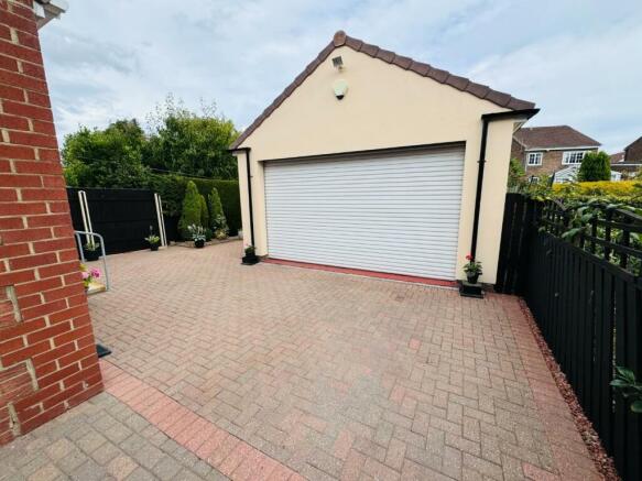 DOUBLE GARAGE & PARKING