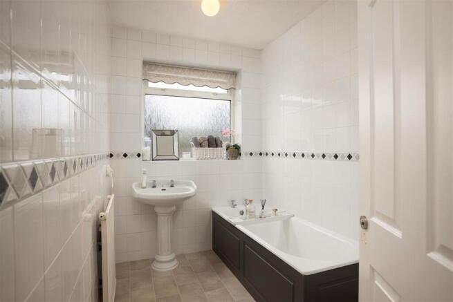 4 bed Detached for sale Image 8