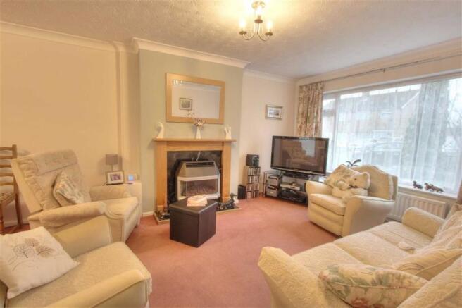 Sitting/Dining Room: