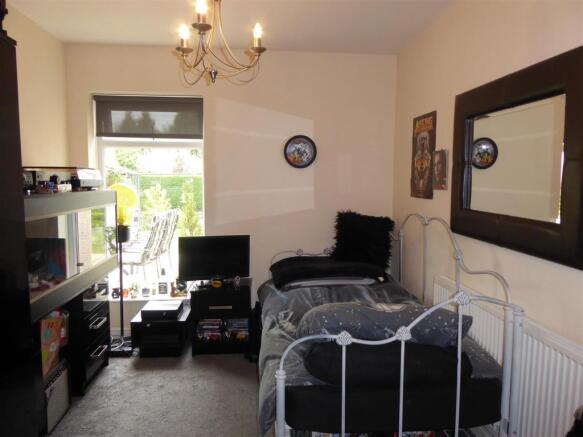 BEDROOM 2 (REAR)