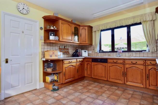 Kitchen/Breakfast...