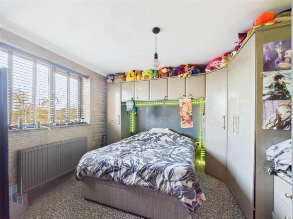 4 bed Detached for sale Image 11
