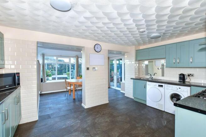Kitchen/Dining Area