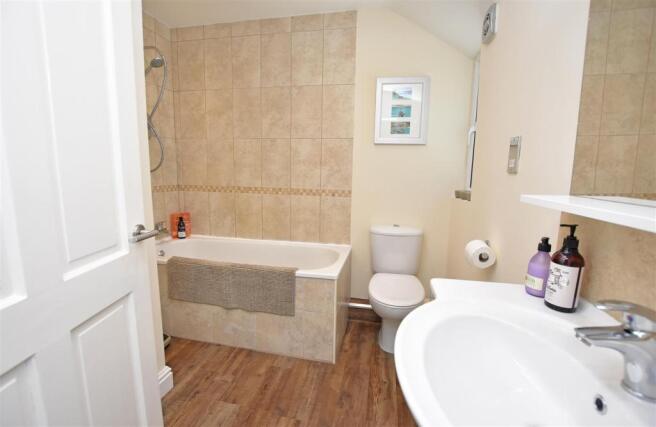 Family Bathroom.JPG