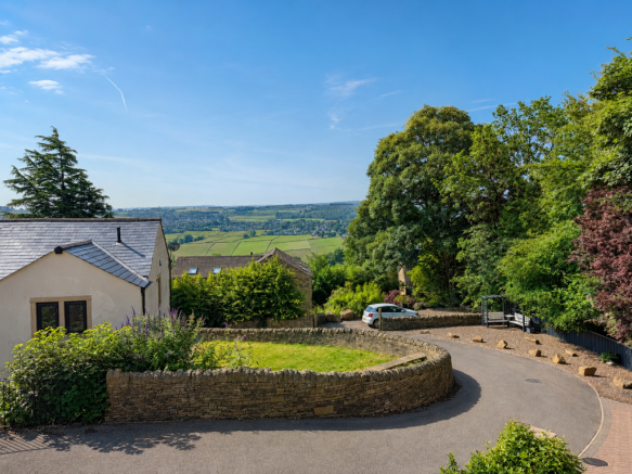4 bed Semi-Detached for sale Image 4