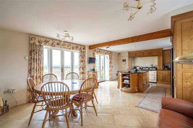 4 bed Detached for sale Image 6