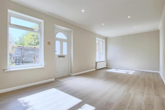 Living Area 4.jpg