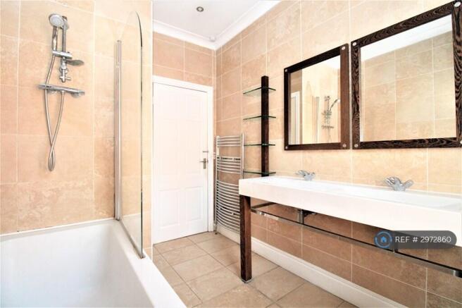 5 bed Detached to rent Image 11