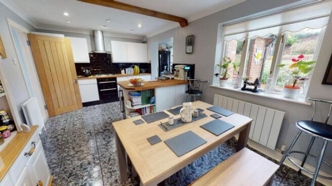 KITCHEN/DINING ROOM