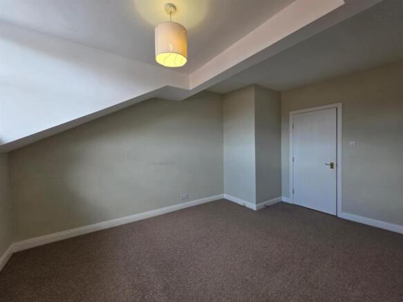 2 bed Maisonette to rent Image 12