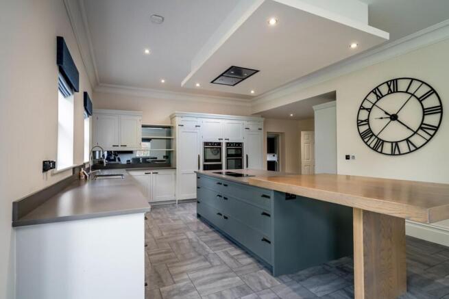 6 bed Detached to rent Image 4