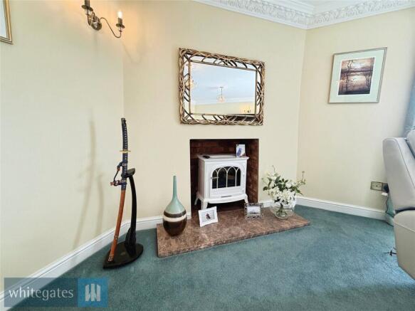 4 bed Bungalow for sale Image 5