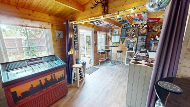 BAR/SUMMERHOUSE
