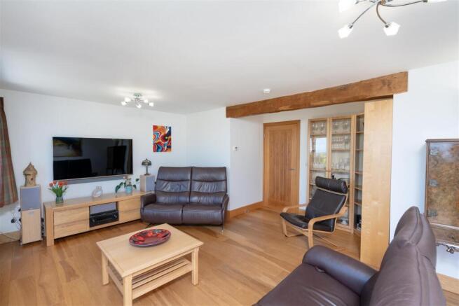 4 bed Detached for sale Image 8
