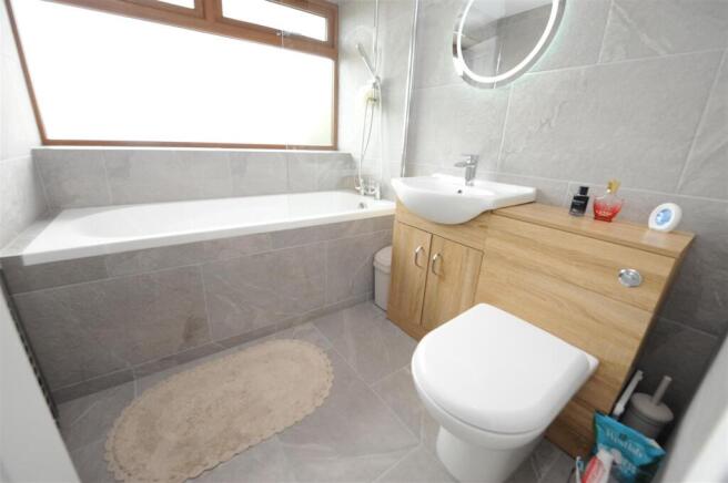 5 bed Semi-Detached for sale Image 10