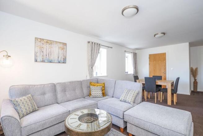 Lounge/Dining Room