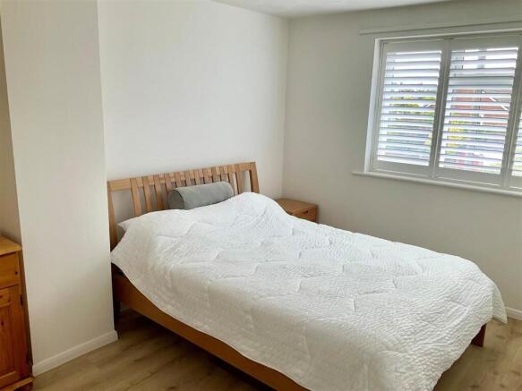 Bedroom 1 pic2.jpg