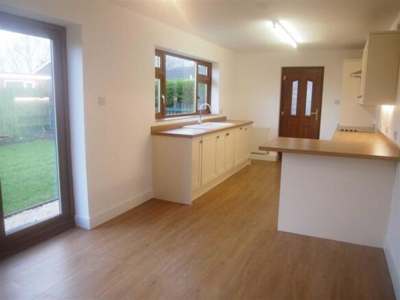 KITCHEN/DINING ROOM