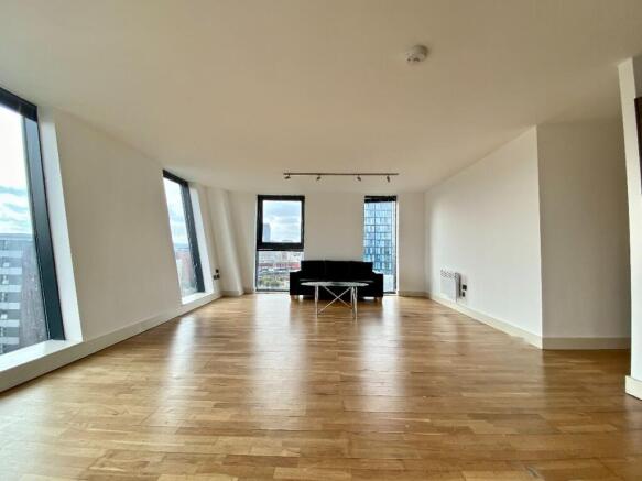 2 bed Apartment to rent Image 8