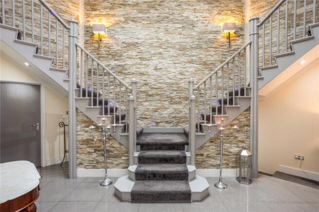 9 bed Detached for sale Image 9