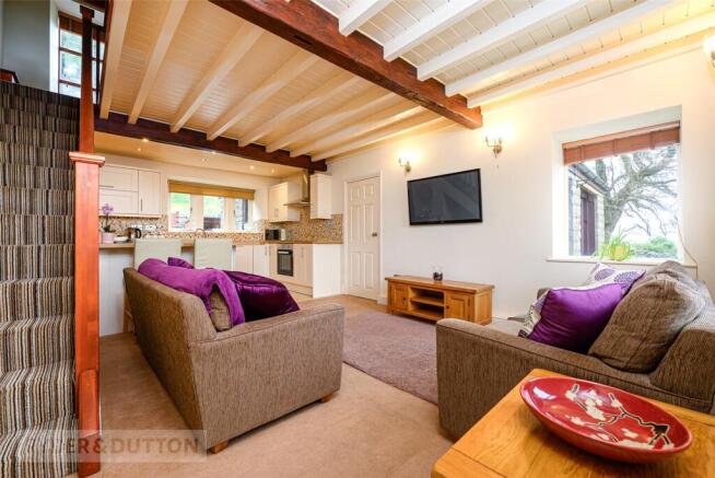 5 bed Semi-Detached for sale Image 9