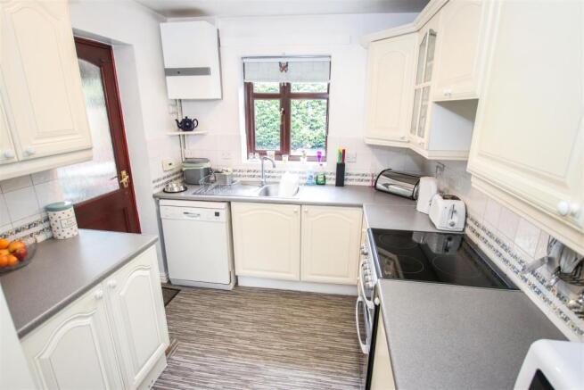 FITTED KITCHEN