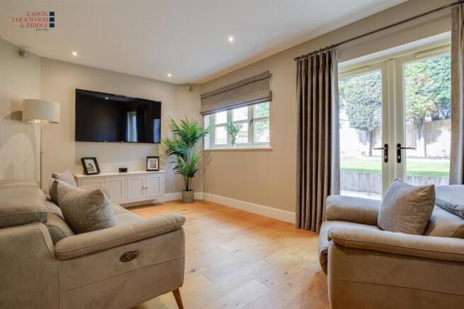 4 bed Detached for sale Image 12