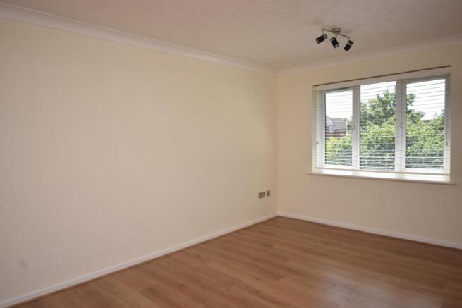 lounge vacant