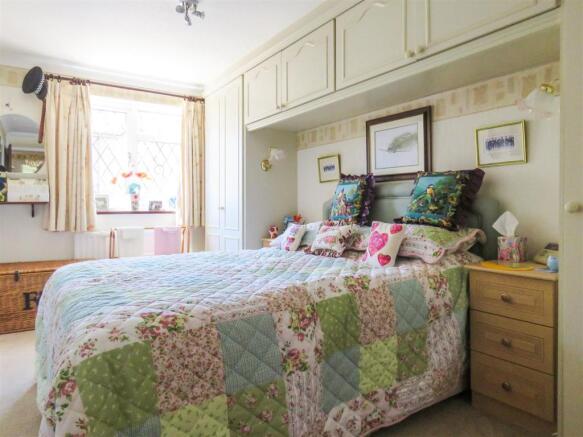 Bedroom 2.JPG