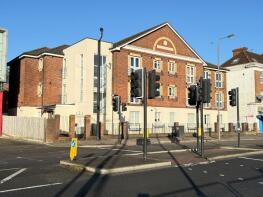 8, 124 Andrews House, Brighton Road, Purley CR8 4AB