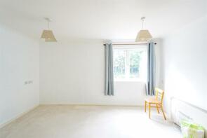 Flat 27, Holmebury House, Holmesdale Gardens, Hastings TN34 1LS