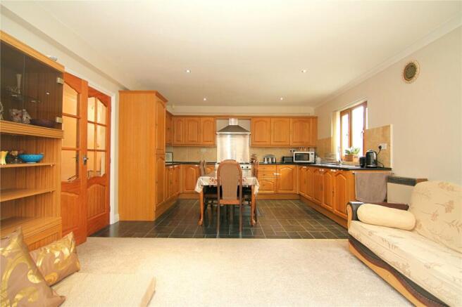 5 bed Detached for sale Image 11