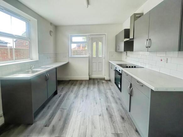 4 bed Terraced to rent Image 6